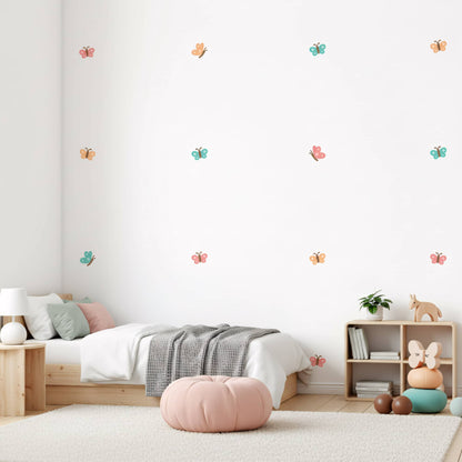 Chambre d'enfant style moderne avec lit en bois, décorée de stickers muraux papillons. Belle idée de décoration murale. Stickers disponibles au Maroc. Multicolore