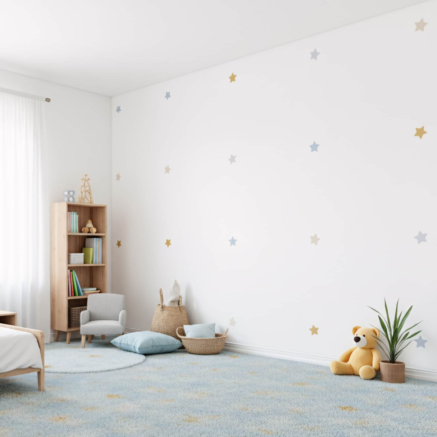 Une décoration murale moderne avec des stickers étoiles bleu et doré, parfait pour dynamiser une chambre de garçon au Maroc.