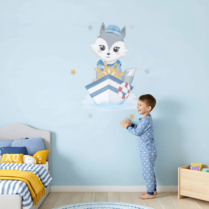 Décoration chambre enfant au Maroc avec un adorable sticker animaux du Renard Marin. Un design parfait pour une chambre de garçon.