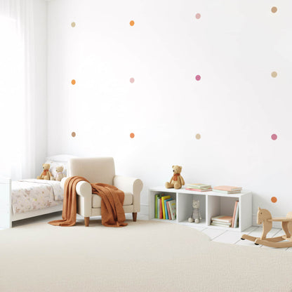 Stickers pois orange et beige, une décoration murale pour chambre enfant au Maroc