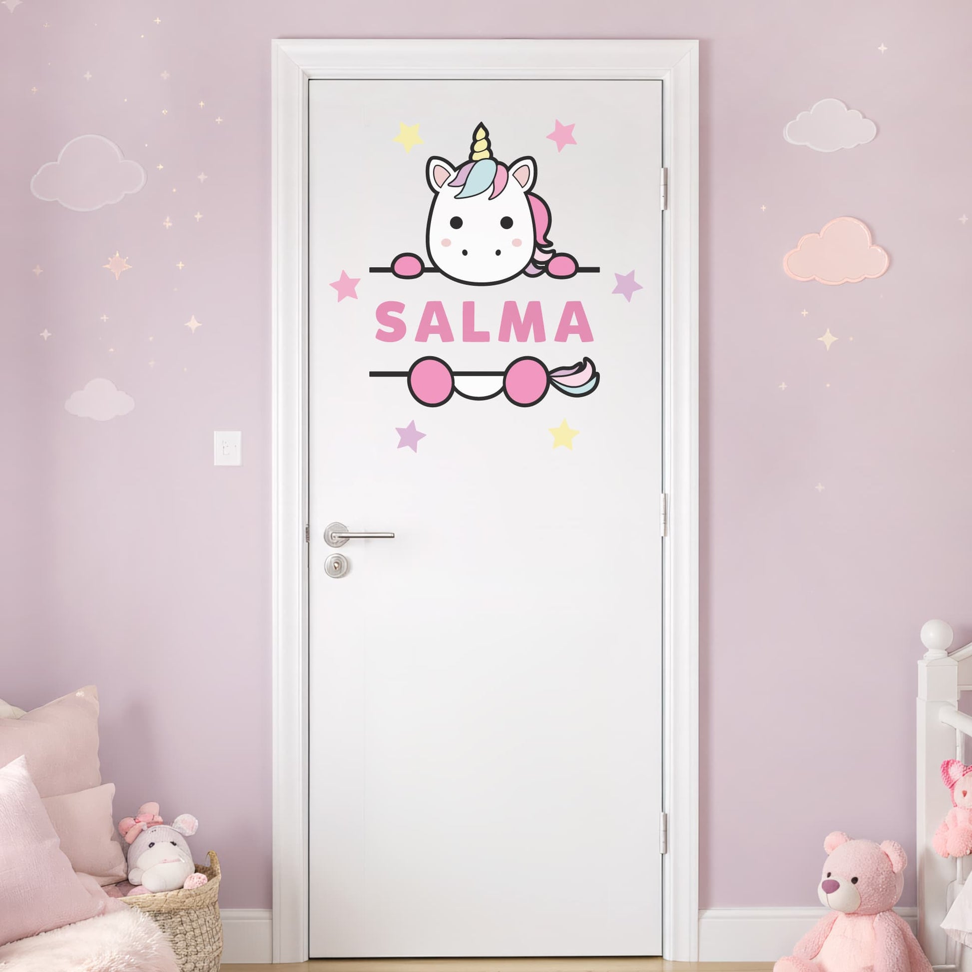 Stickers muraux prénom personnalisé Licorne sur porte. Idéal pour décoration chambre bébé ou enfant au Maroc.