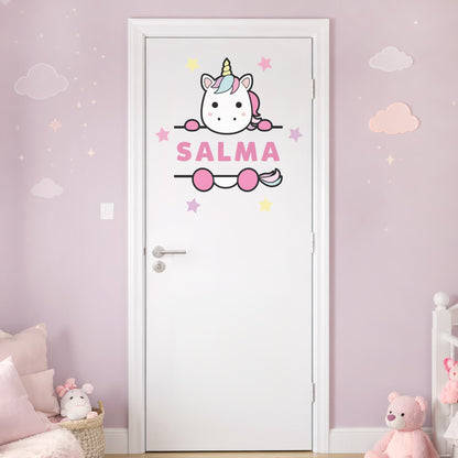 Stickers muraux prénom personnalisé Licorne sur porte. Idéal pour décoration chambre bébé ou enfant au Maroc.