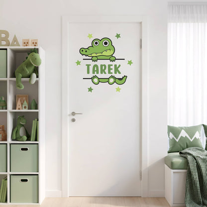 Stickers muraux prénom personnalisé Crocodile. Décoration porte de chambre d'enfant au Maroc.
