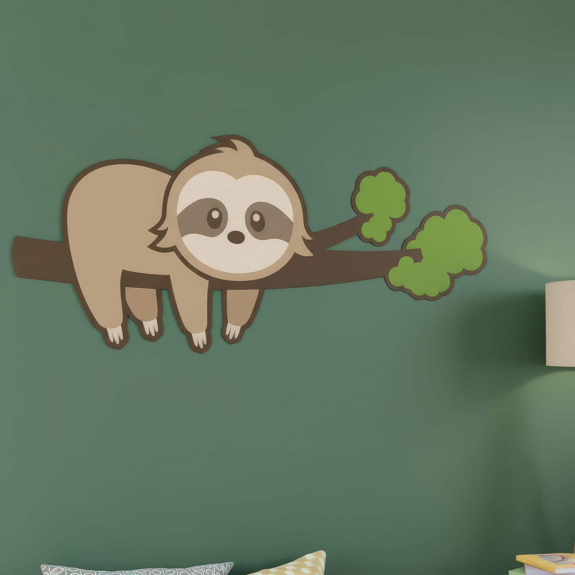 Gros plan sur le sticker animal paresseux, un grand sticker de haute qualité qui égaiera n'importe quelle chambre de bébé ou d'enfant.