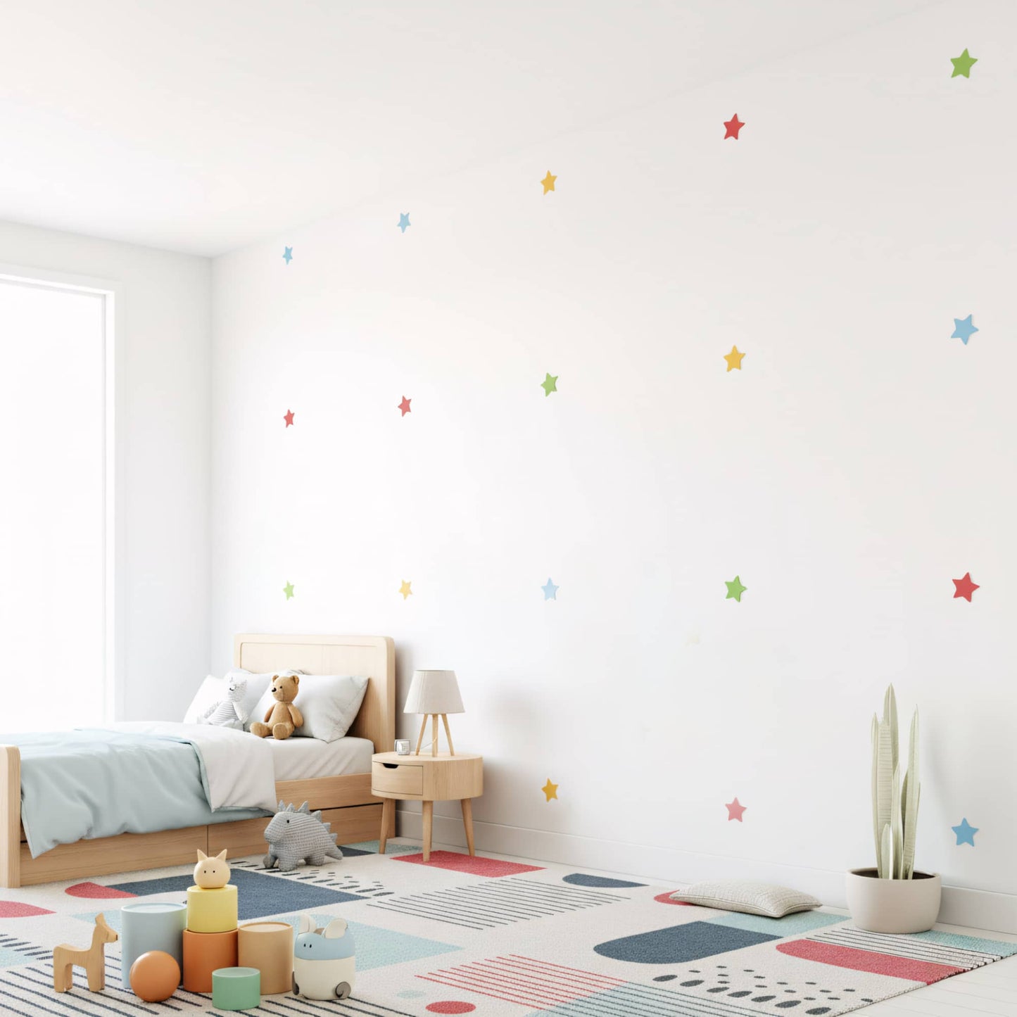 Stickers étoiles multicolores dispersés sur un mur blanc, créant une ambiance de ciel étoilé et joyeuse pour la décoration murale de chambre de bébé au Maroc.