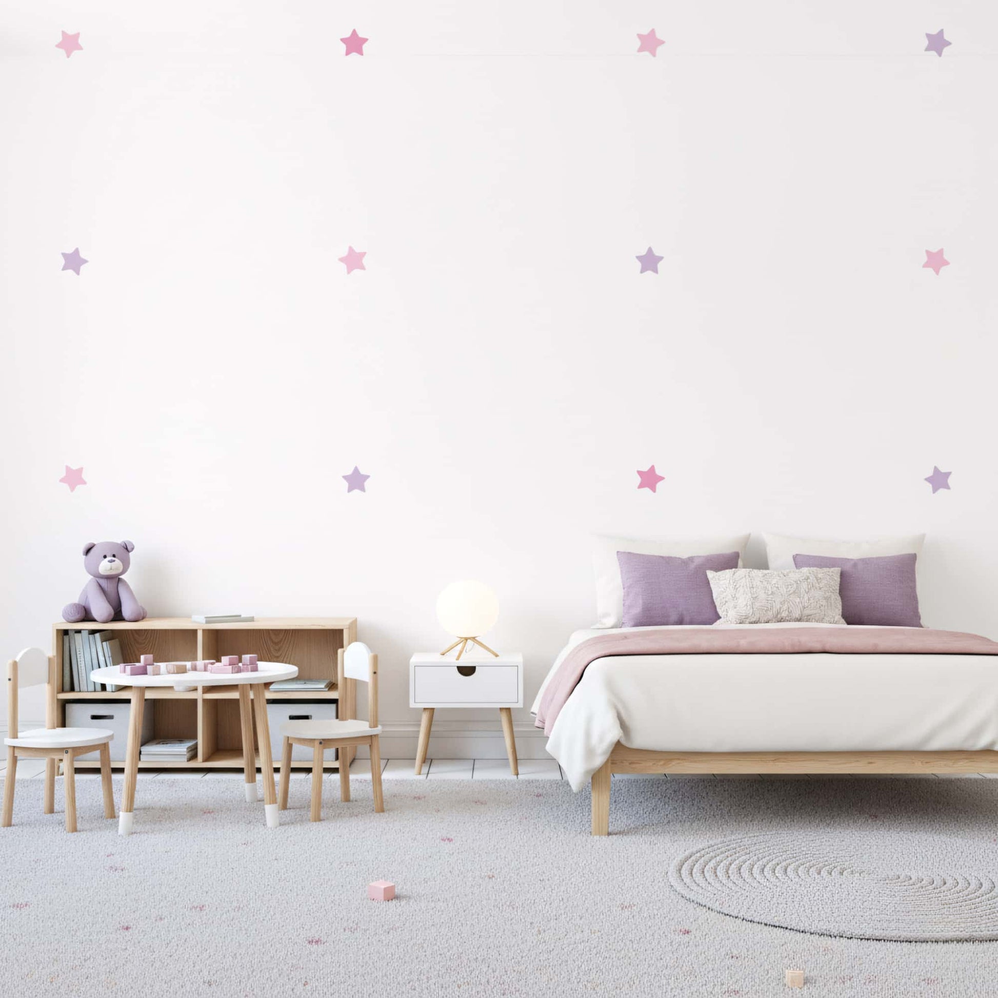 Décoration murale chambre enfant au Maroc : Stickers muraux étoiles rose bonbon, ambiance douce pour la tête de lit.