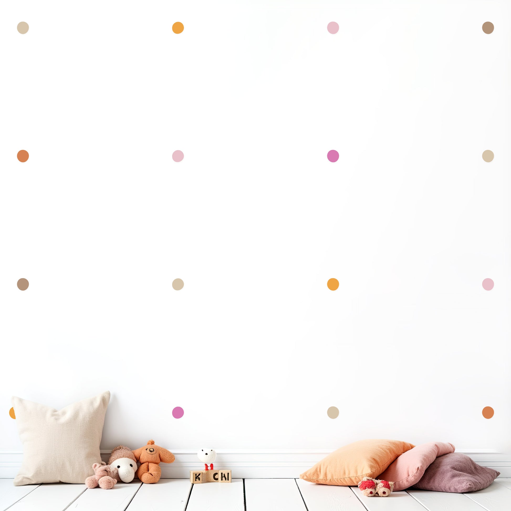 Chambre d'enfant moderne décorée avec des stickers muraux pois ronds aux couleurs orange, beige et rosé. Décoration murale douce et lumineuse pour nurserie ou chambre de bébé mixte.