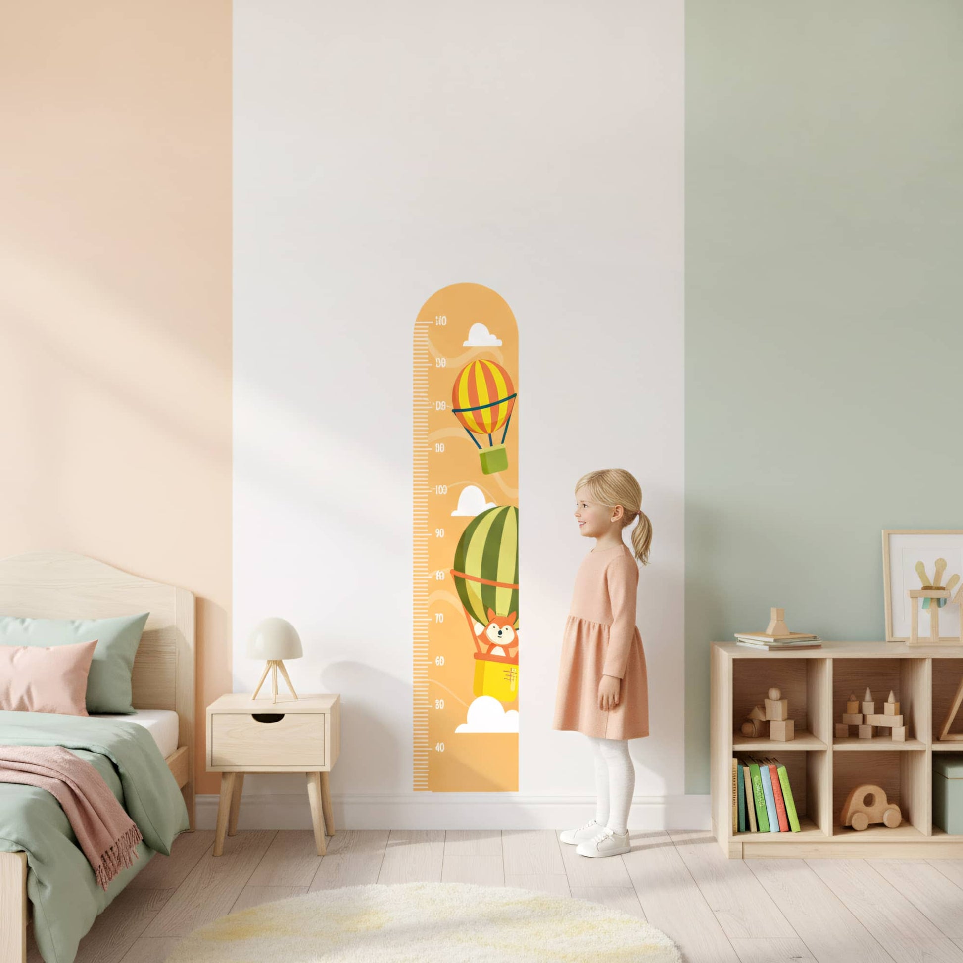 Règle de croissance toise stickers muraux Montgolfières, décoration chambre enfant Maroc, ambiance pastel.