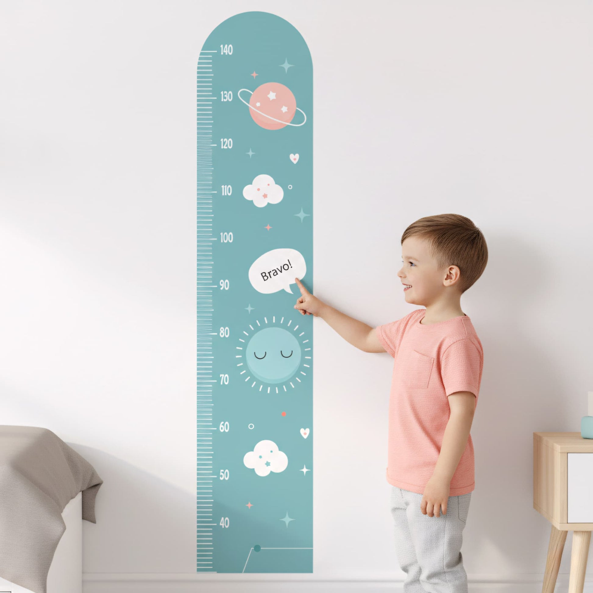 Toise stickers muraux Planètes. Règle de croissance pour chambre enfant au Maroc avec motif soleil et planète.