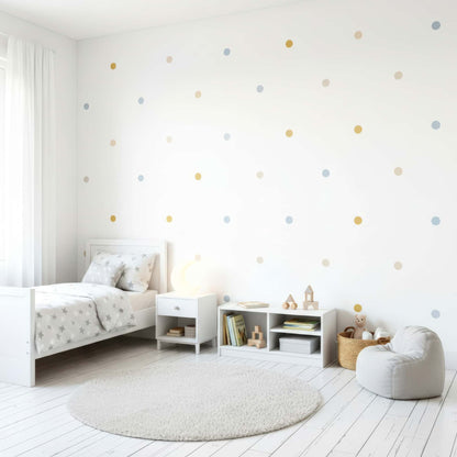 Stickers pois bleu et doré pour une décoration murale moderne et lumineuse. Parfait pour une chambre d'enfant et bébé chic et épurée au Maroc.